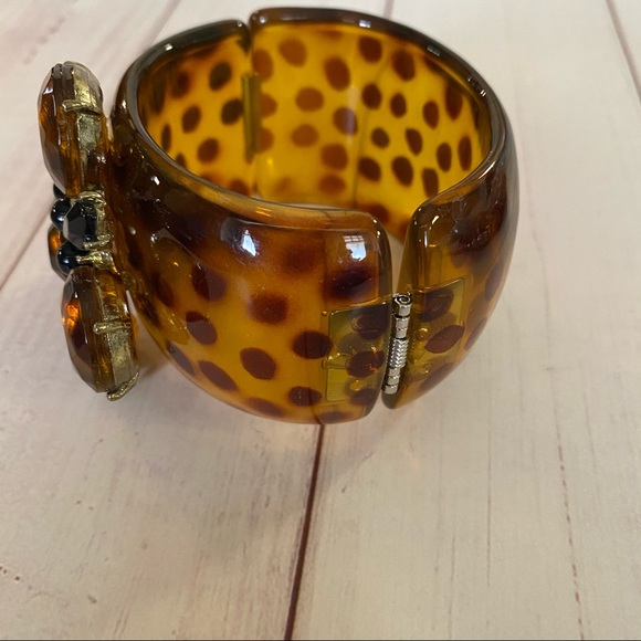 Tortoise Cuff Bracelet - Picture 4 of 6